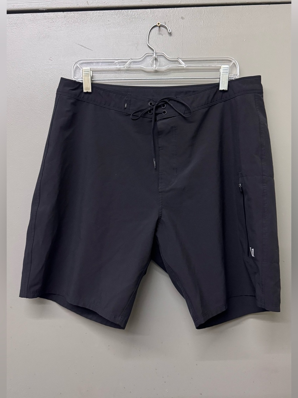Vuori Mens Boardshorts Infinityin Black size 34